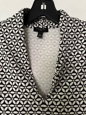 Talbots Black and White Geometric V-Neck Plus Size Top
